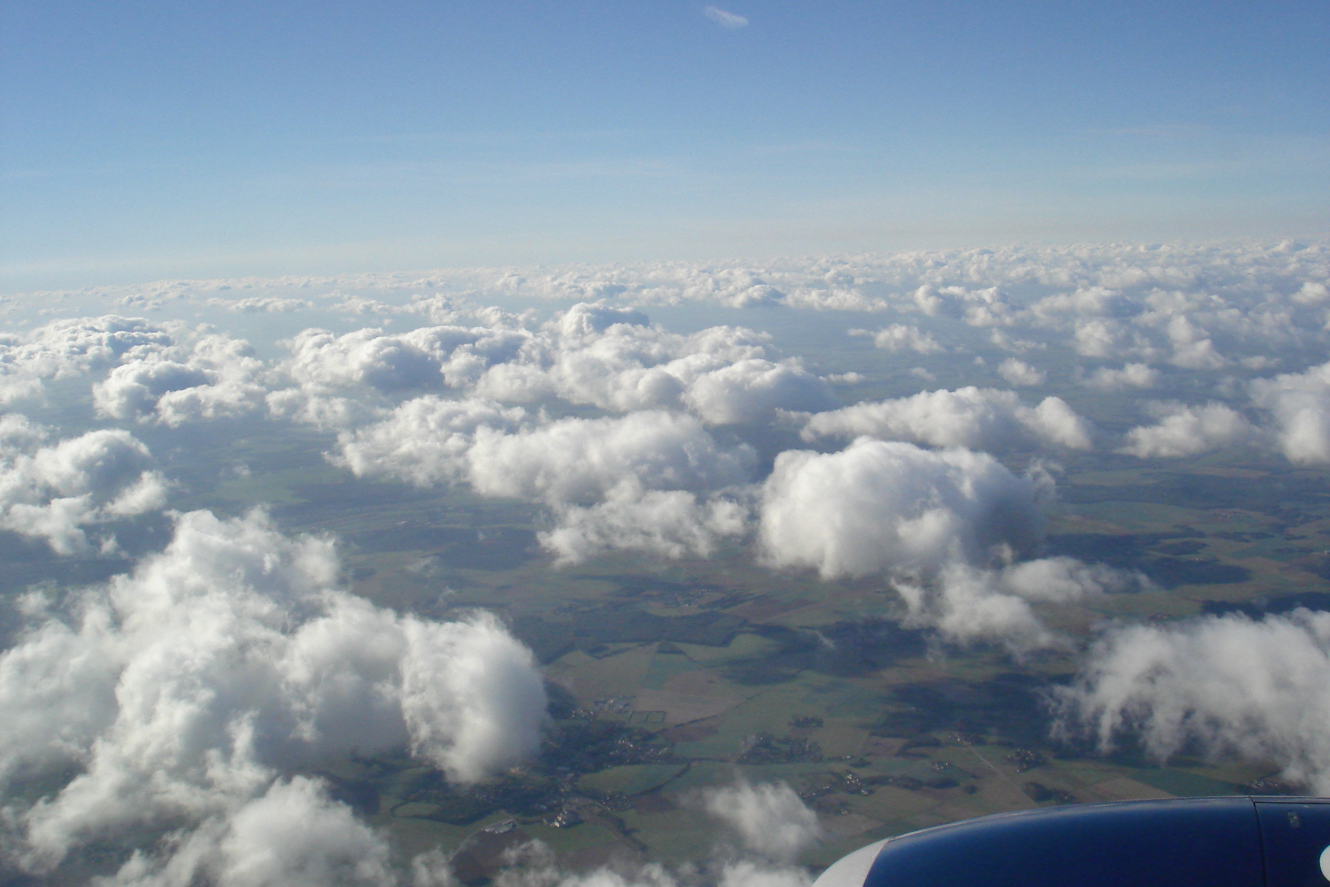 au dessus des nuages avant d'arriver  Orly
